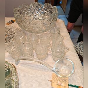 Vintage Mid Century LE Smith Daisy And Button Saw Edge Glass Punch Bowl Set